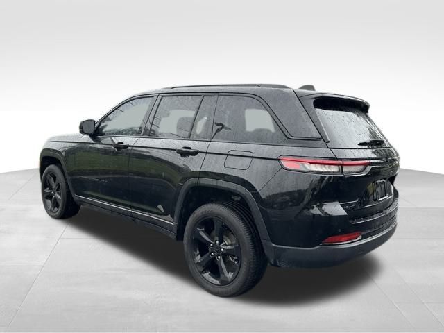2023 Jeep Grand Cherokee Altitude photo 4
