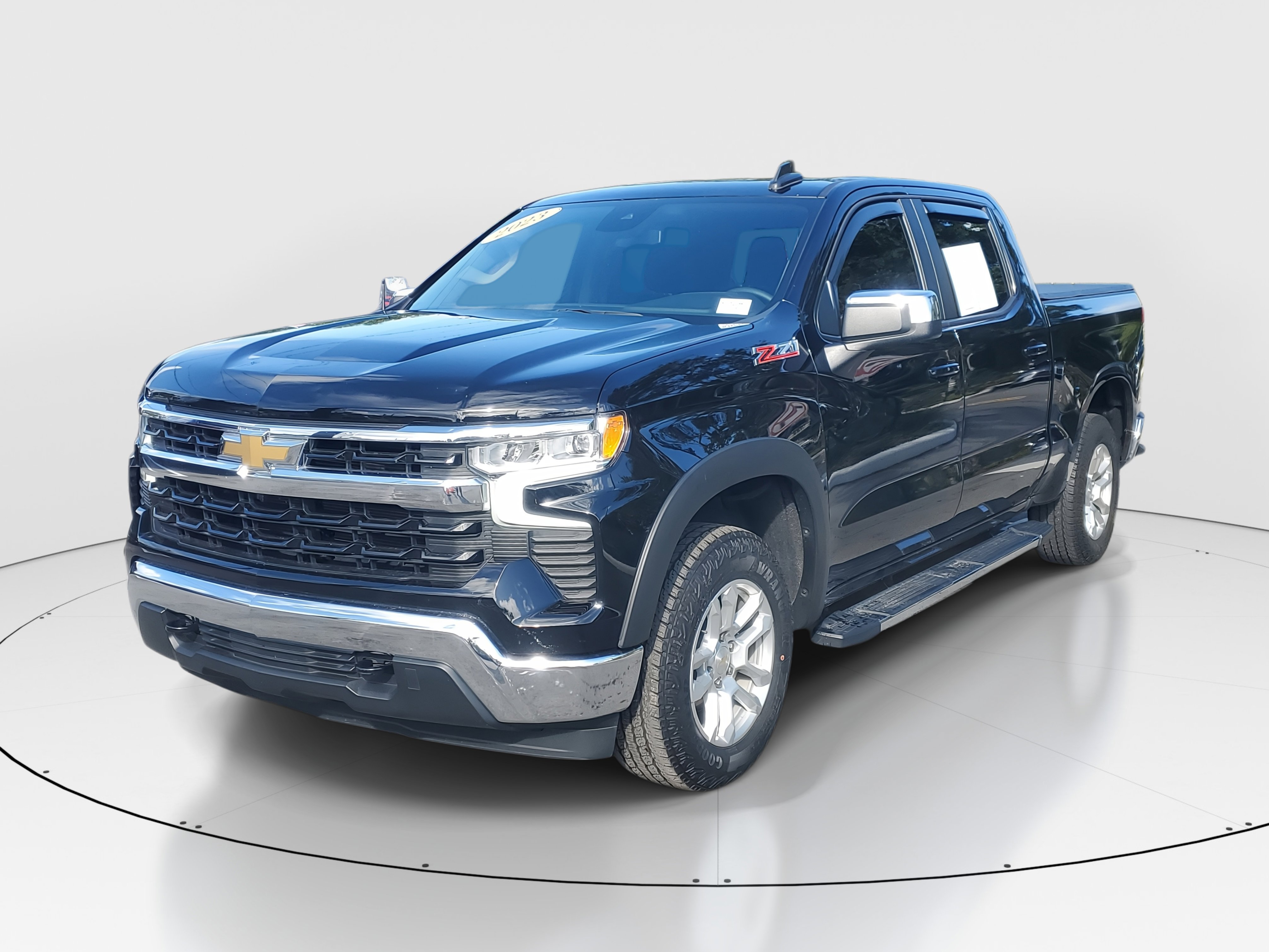 2023 Chevrolet Silverado 1500 LT photo 3