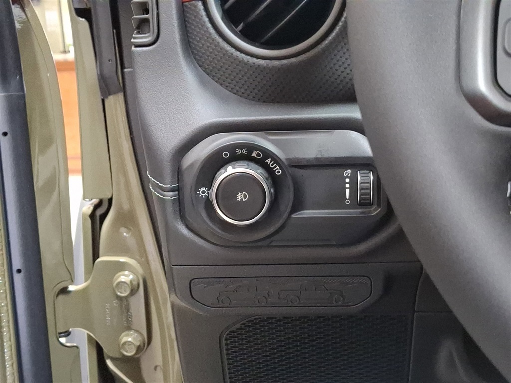 2025 Jeep Wrangler Rubicon photo 22