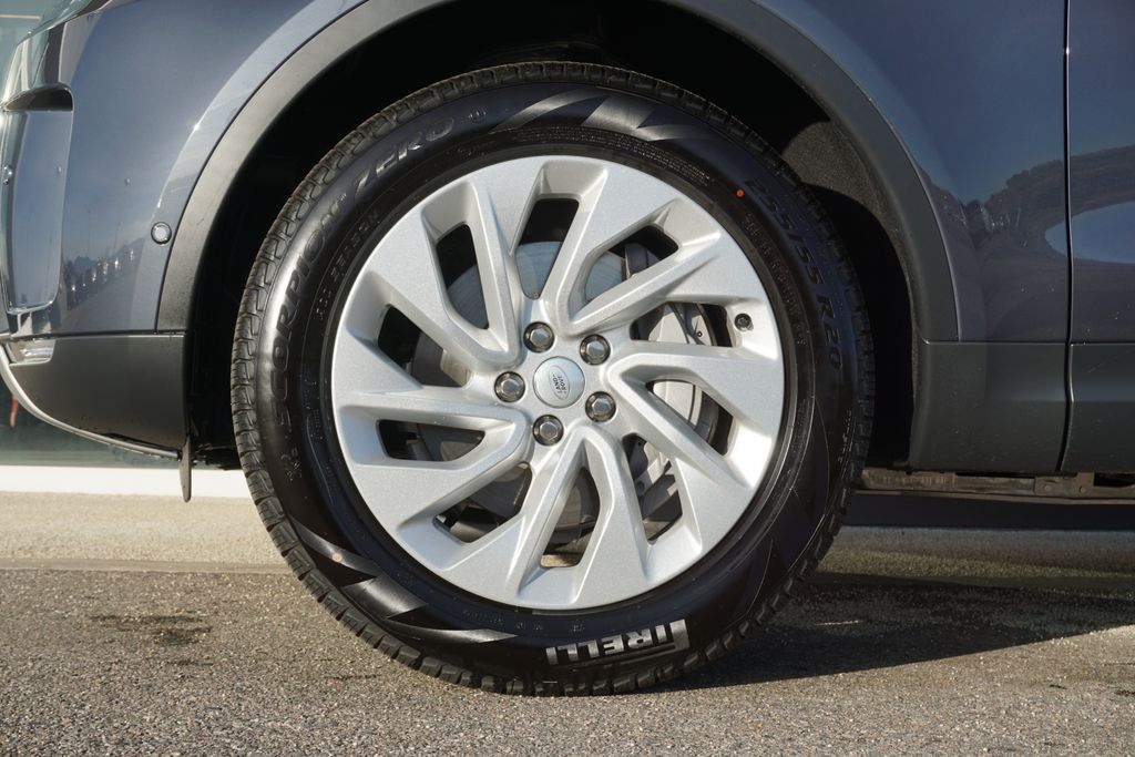 2025 Land Rover Discovery S photo 32