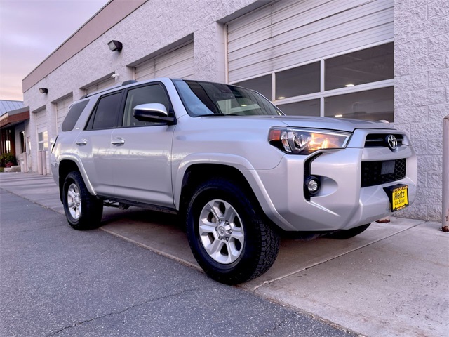 2024 Toyota 4Runner SR5 photo 3