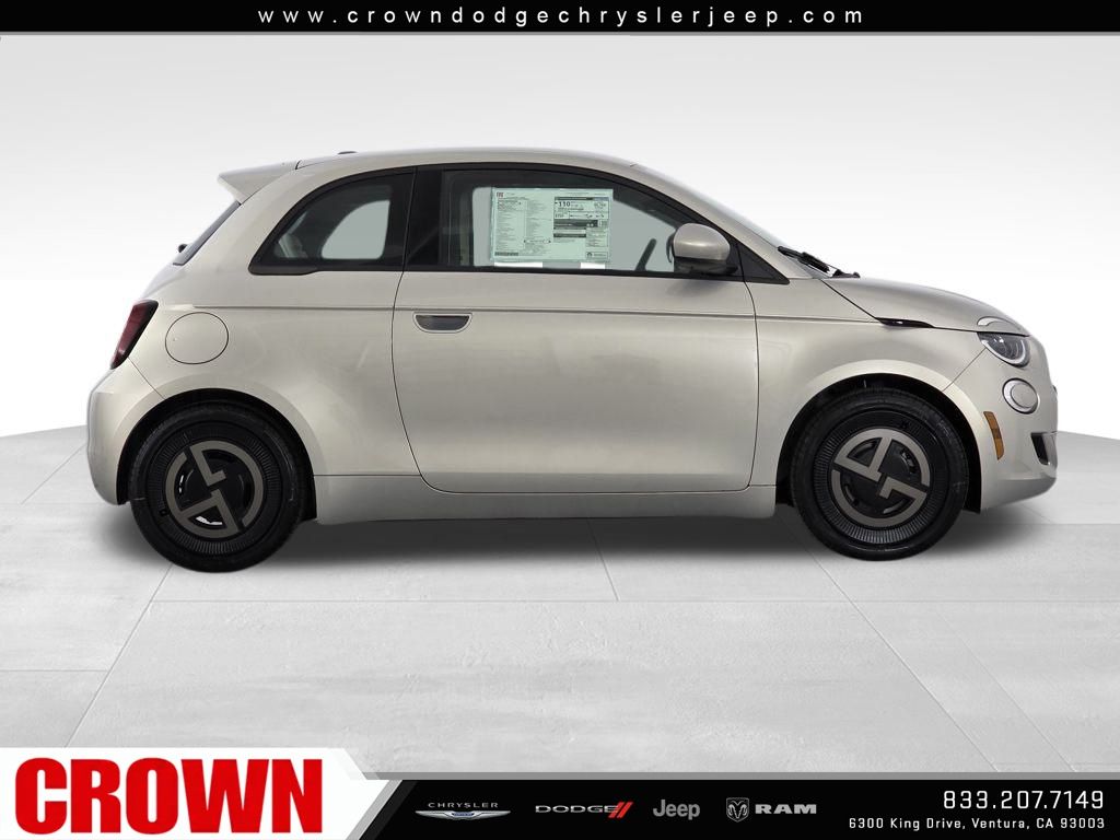 2025 Fiat 500e La Prima photo 2