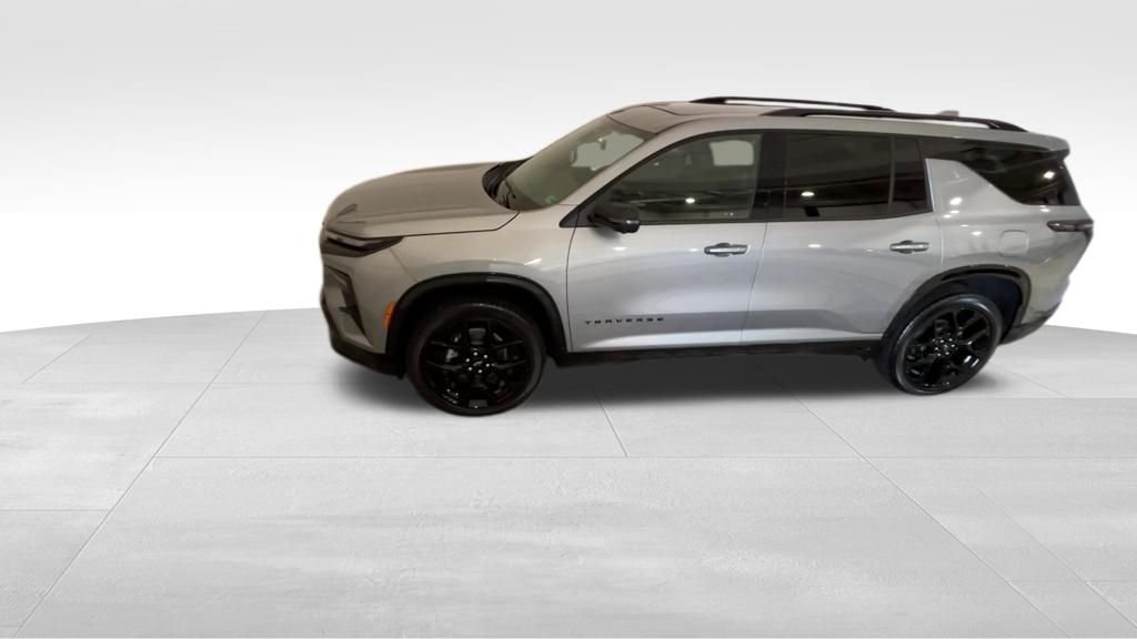 2025 Chevrolet Traverse RS photo 2