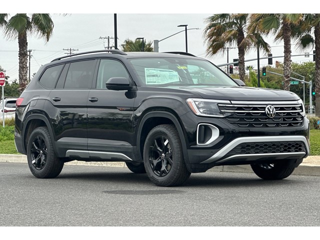 2025 Volkswagen Atlas Peak Edition SE photo 2