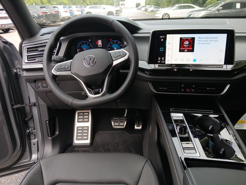 2026 Volkswagen Atlas Cross Sport SEL R-Line photo 13