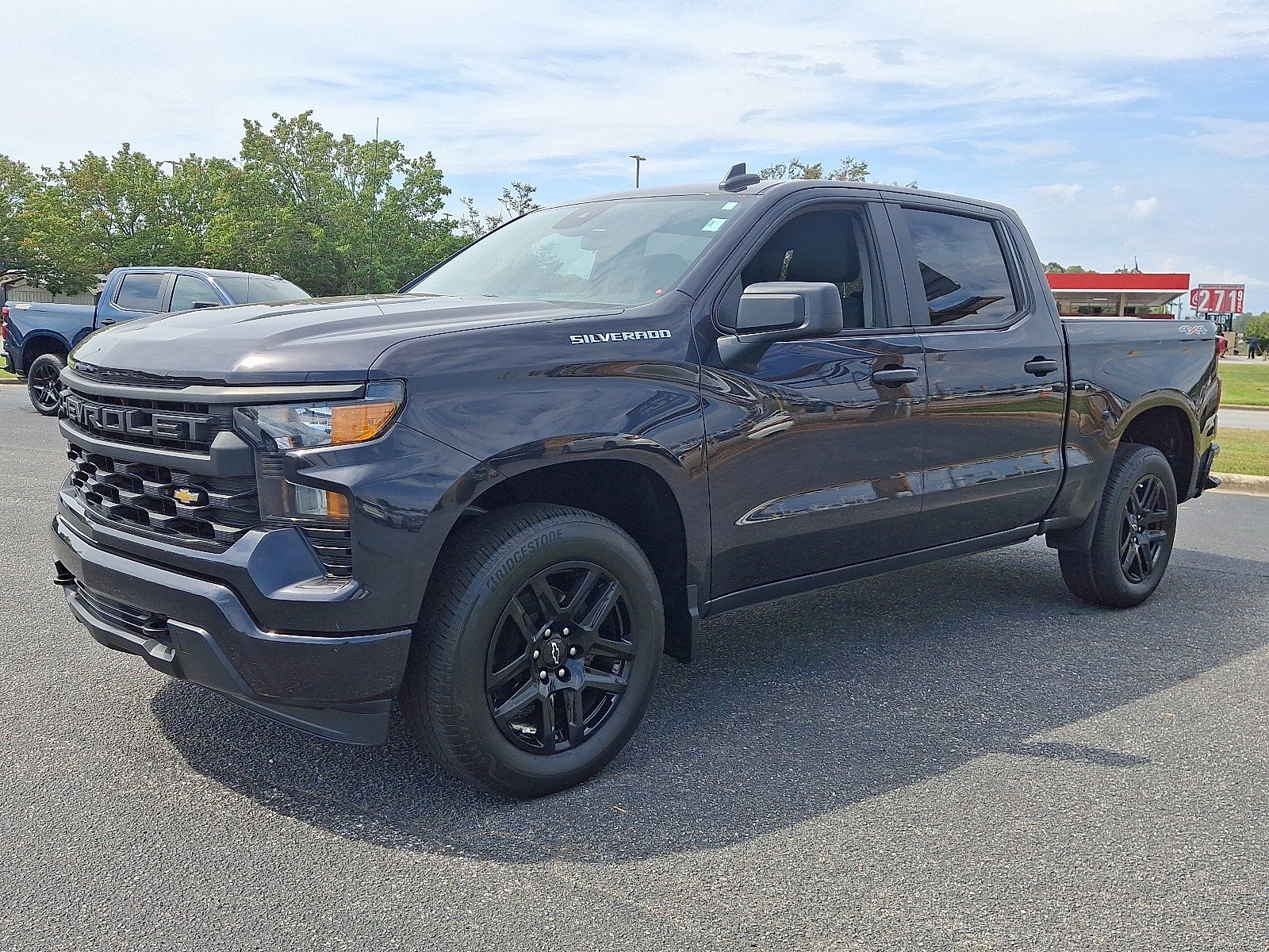 2023 Chevrolet Silverado 1500 Custom photo 3