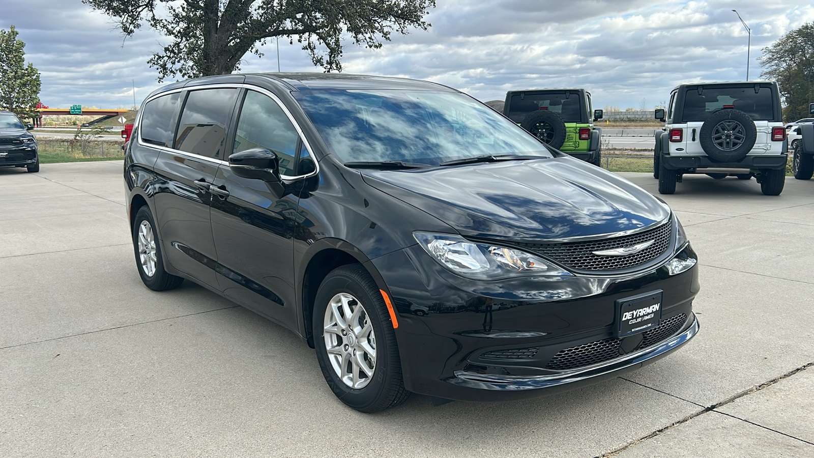 2026 Chrysler Voyager LX's photo