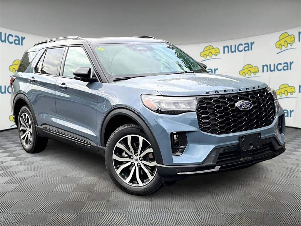 2025 Ford Explorer ST-LINE's photo