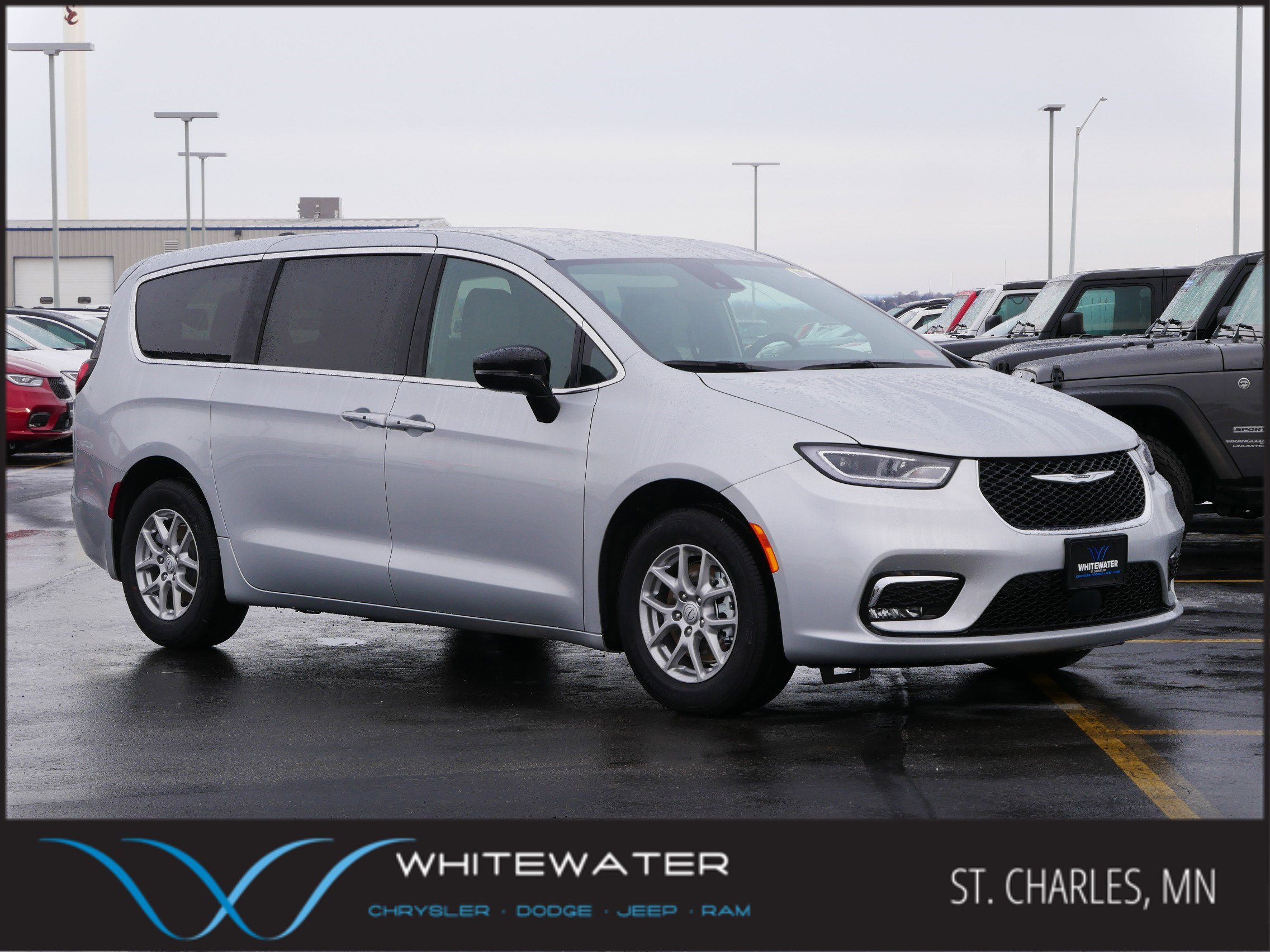 2026 Chrysler Pacifica Select's photo