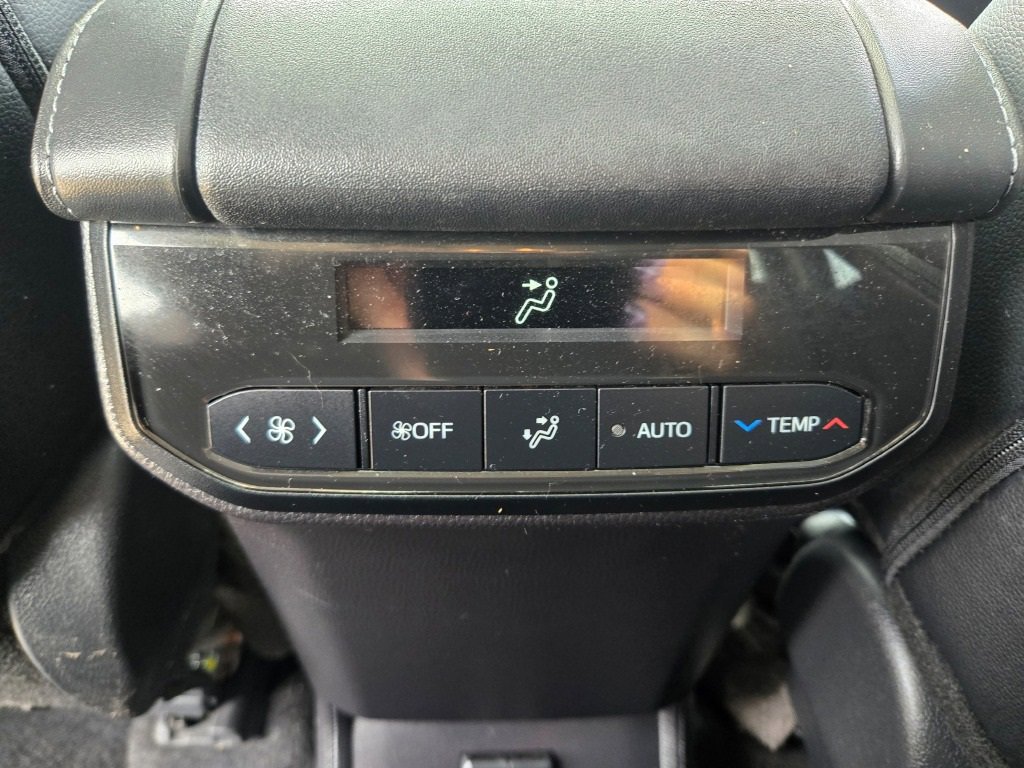 2024 Toyota Highlander LE photo 16
