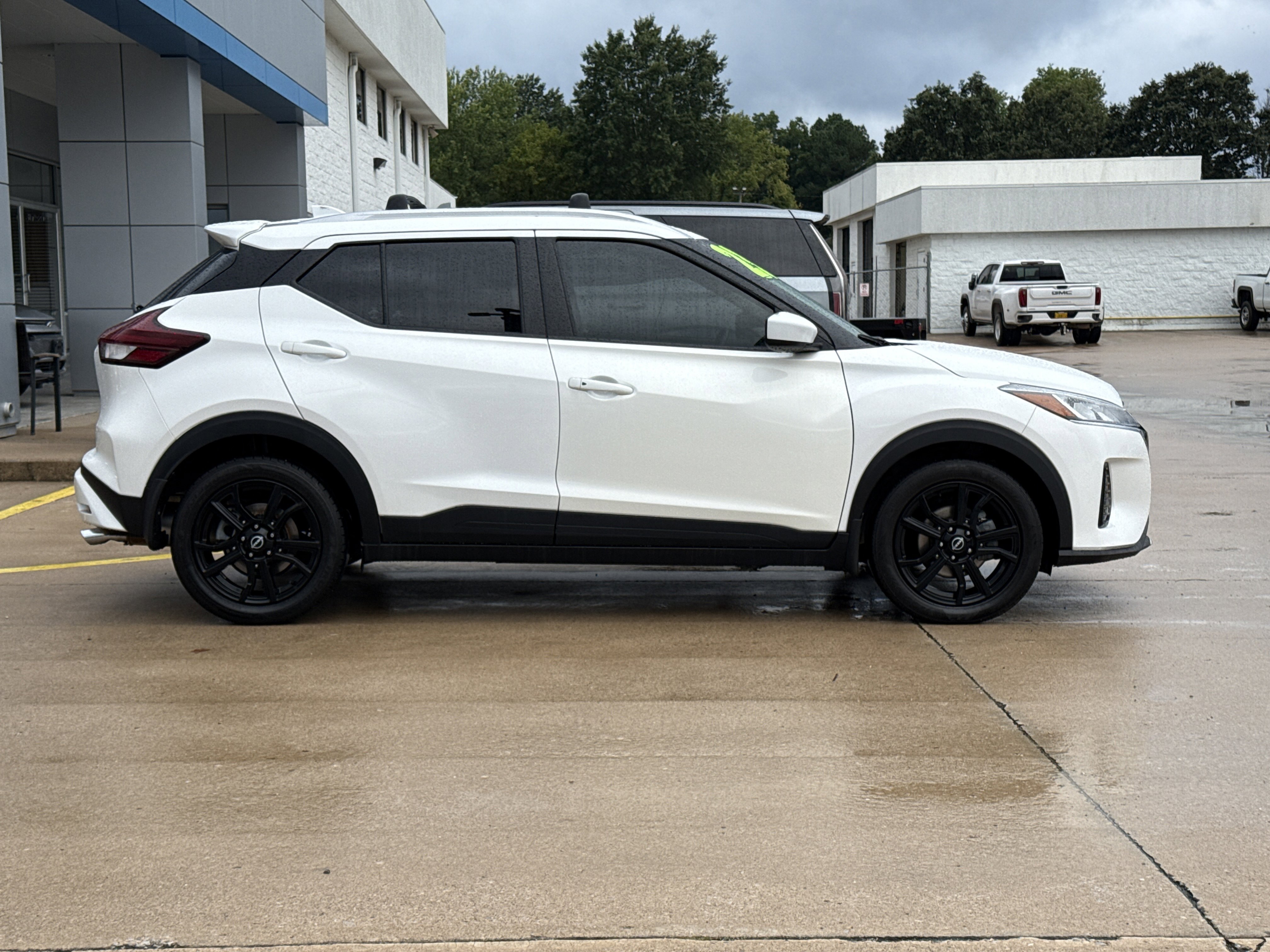 Used 2023 Nissan Kicks SV with VIN 3N1CP5CV8PL533341 for sale in Siloam Springs, AR