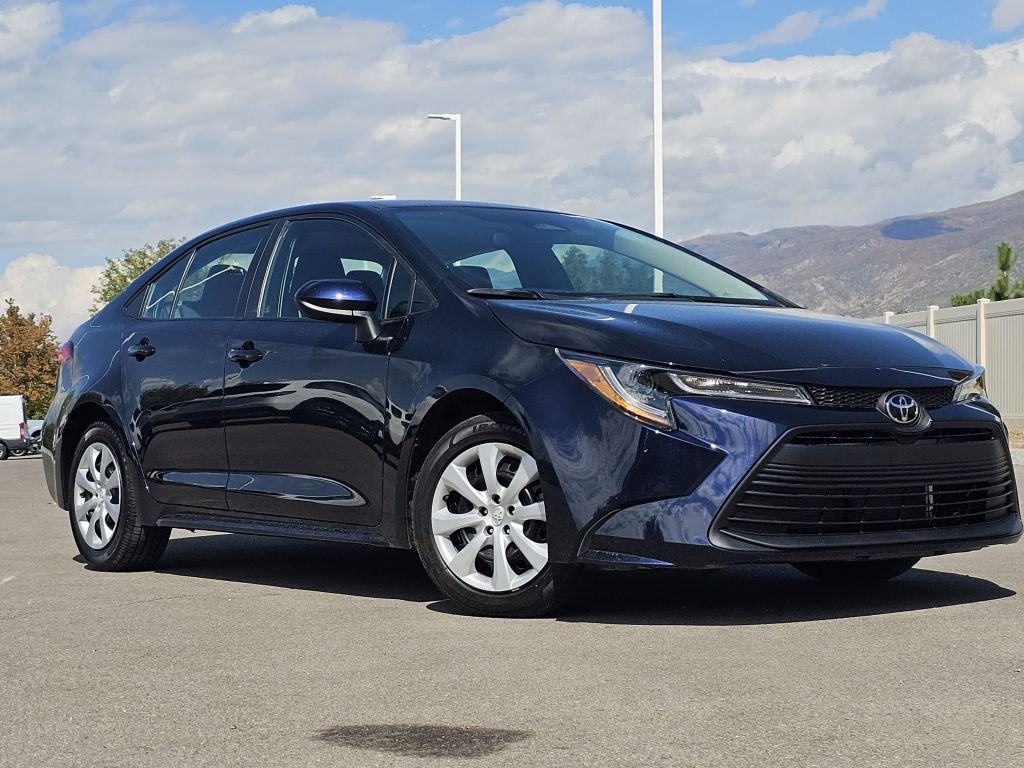 2023 Toyota Corolla LE photo 3