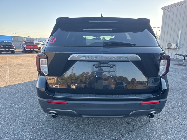 2023 Ford Explorer XLT photo 3