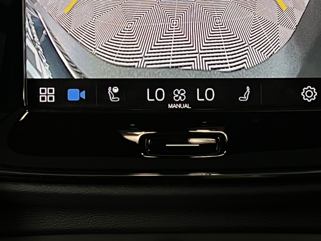 2023 Volvo XC40 Recharge Ultimate photo 19