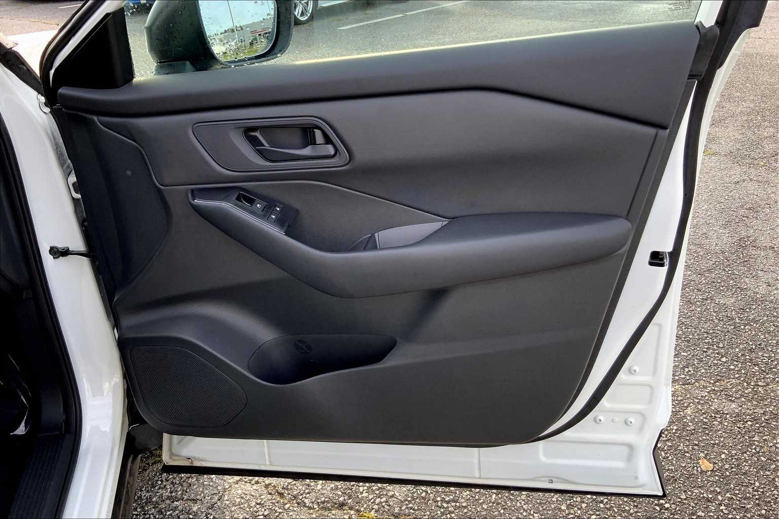 2024 Nissan Rogue S photo 20