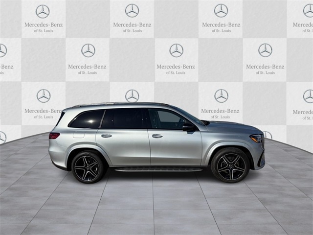 2026 Mercedes Benz GLS 450 4MATIC photo 2