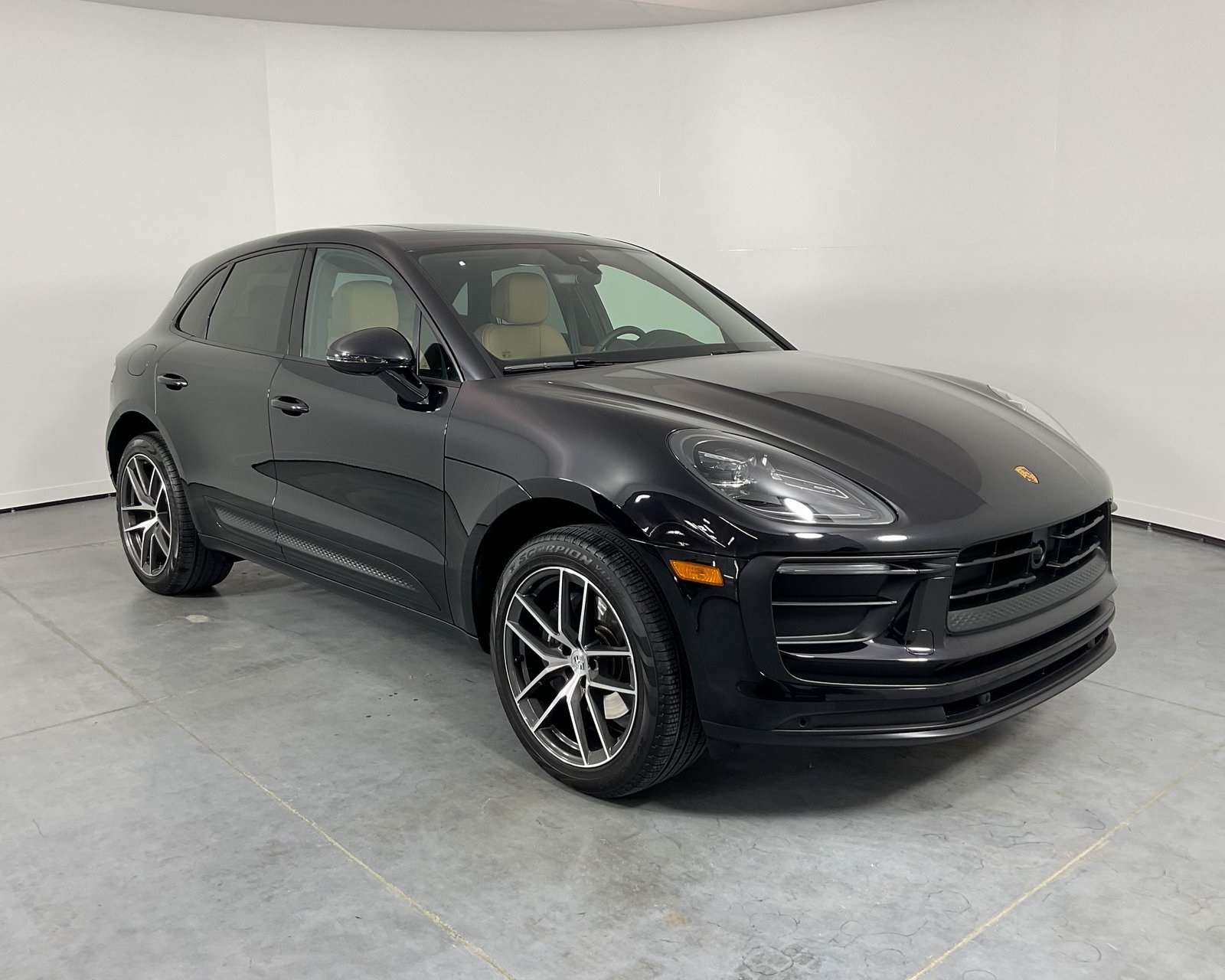 2024 Porsche Macan T photo 9