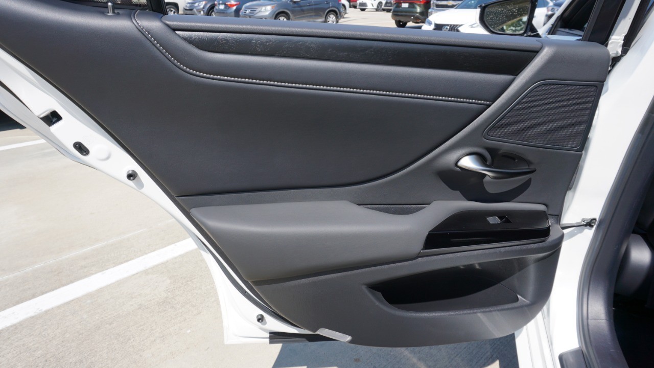2023 Lexus ES 350 photo 32