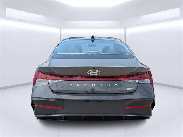2025 Hyundai Elantra Hybrid Blue photo 4