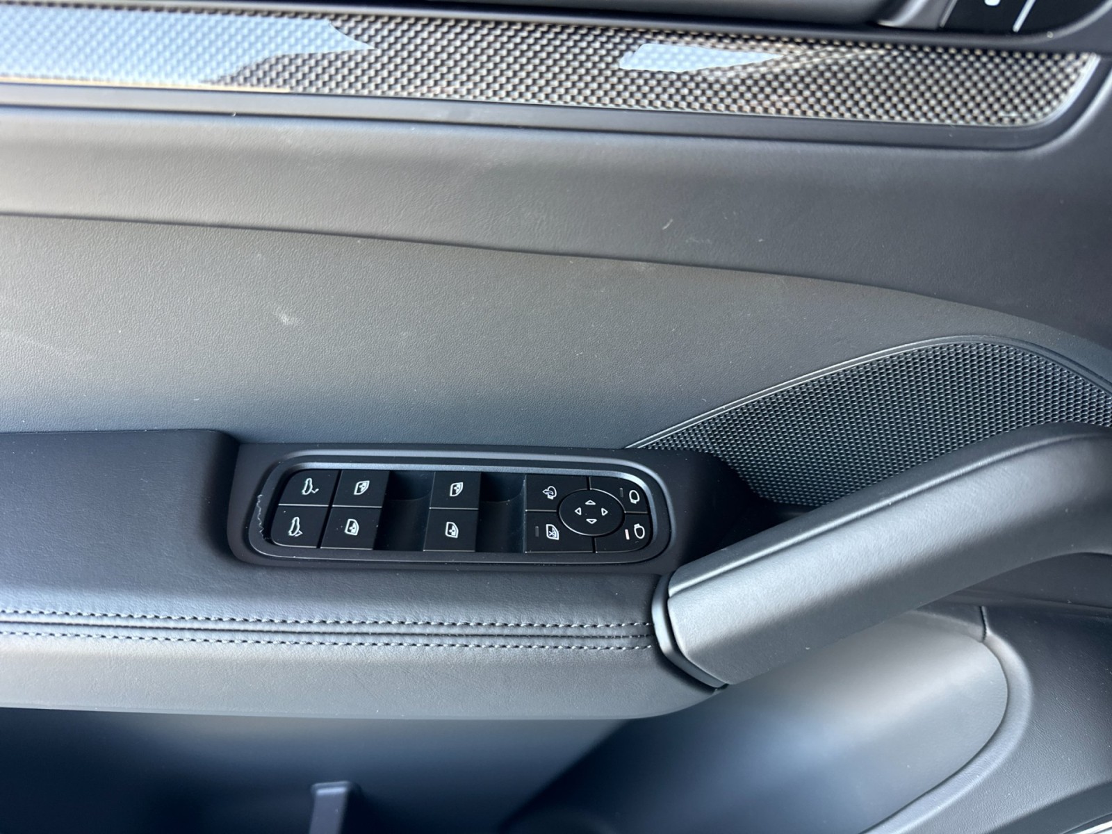 2025 Porsche Cayenne GTS Coupe photo 13