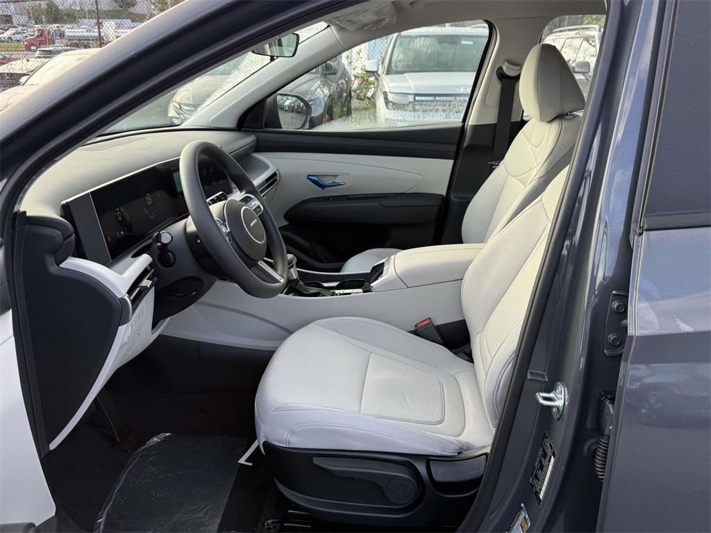 2025 Hyundai Tucson SE photo 12