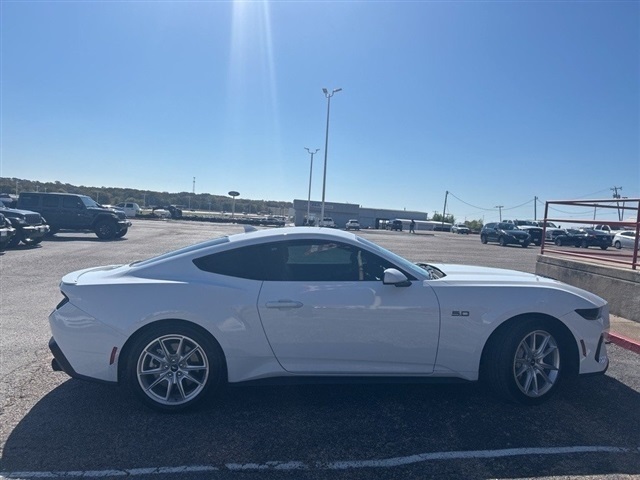 2025 Ford Mustang GT Premium photo 4