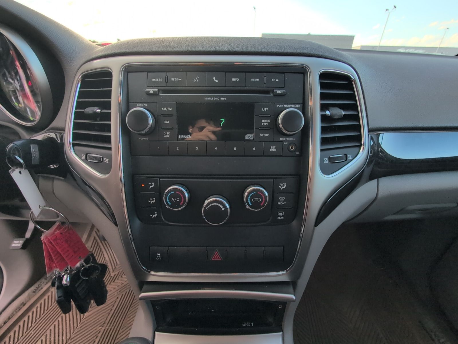 2011 Jeep Grand Cherokee Laredo photo 12