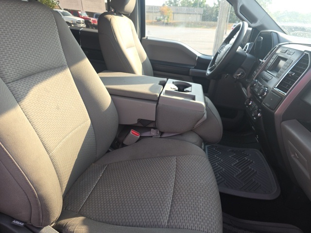 2015 Ford F-150 XLT photo 11