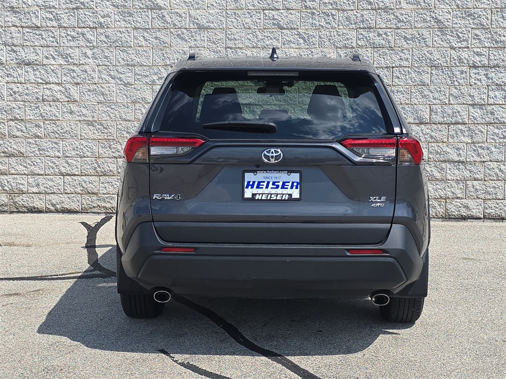 2022 Toyota RAV4 XLE photo 12