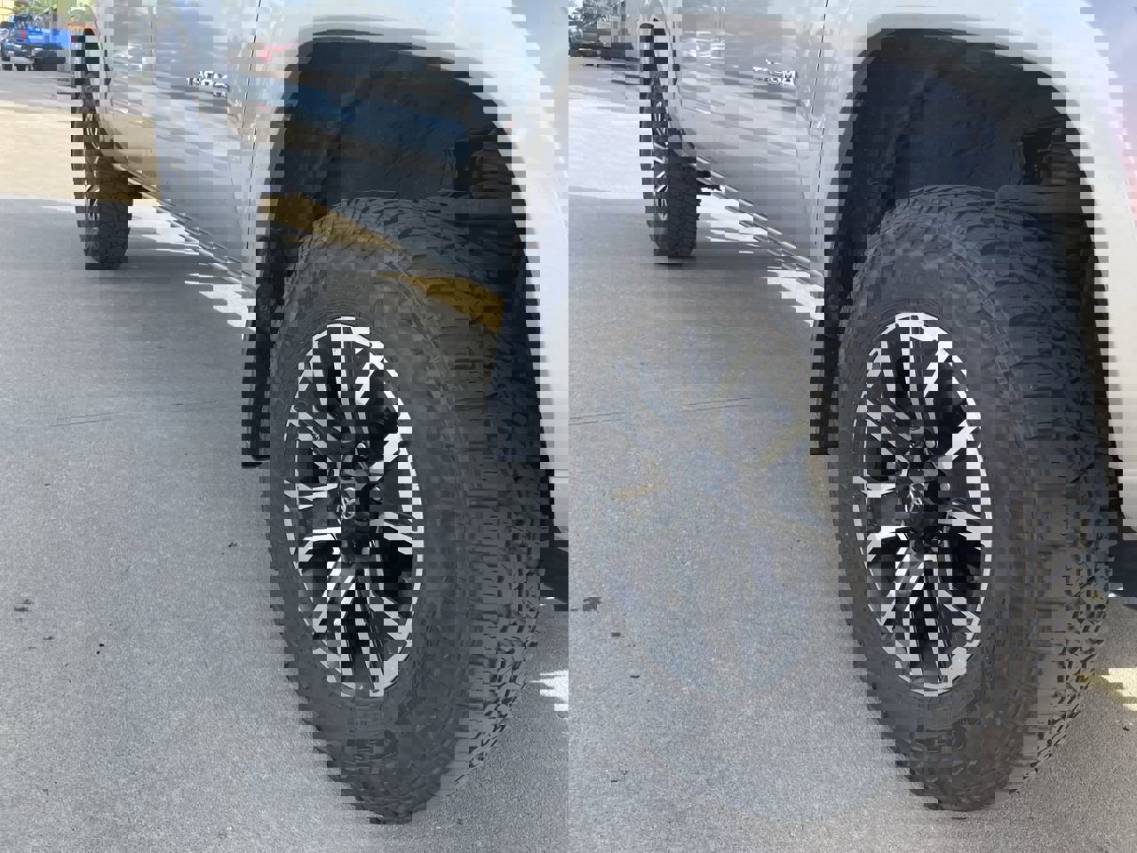 2020 Toyota Tacoma TRD Sport 4x4 photo 2
