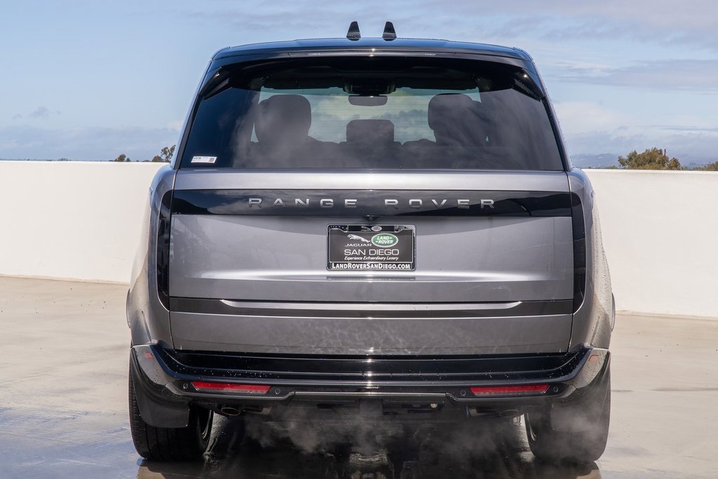 2025 Land Rover Range Rover SE photo 4
