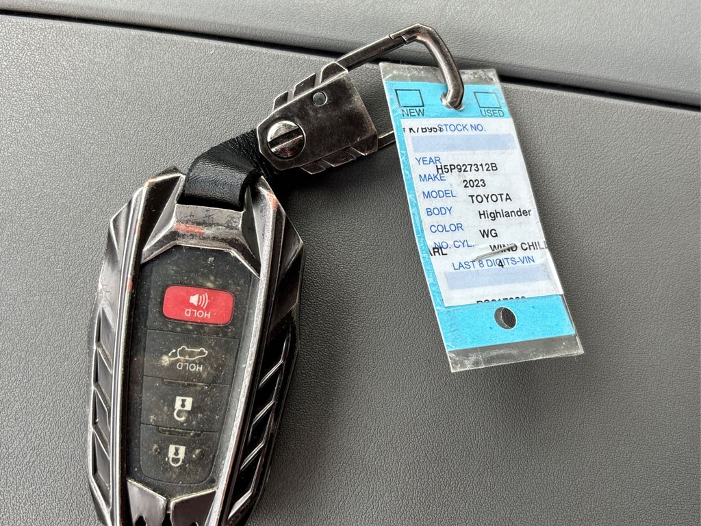 2023 Toyota Highlander L photo 36