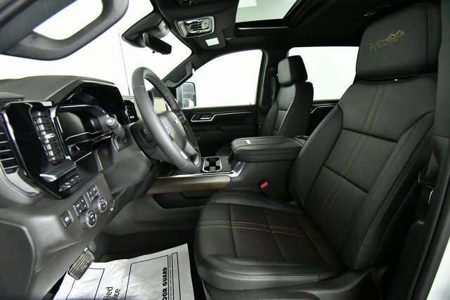 2025 Chevrolet Silverado 3500HD High Country photo 4
