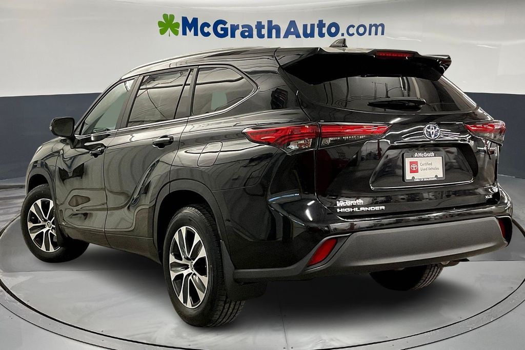 2023 Toyota Highlander Hybrid XLE photo 2