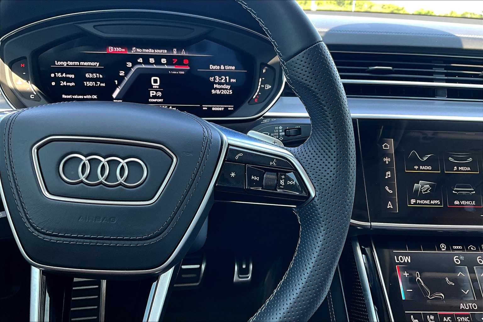 2022 Audi S8 Quattro photo 23