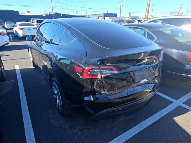 2023 Tesla Model Y Long Range photo 2