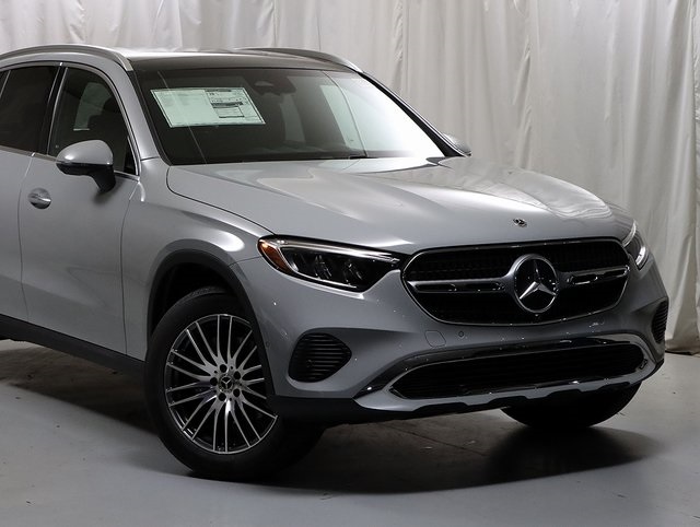 2025 Mercedes Benz GLC 300 4MATIC photo 2