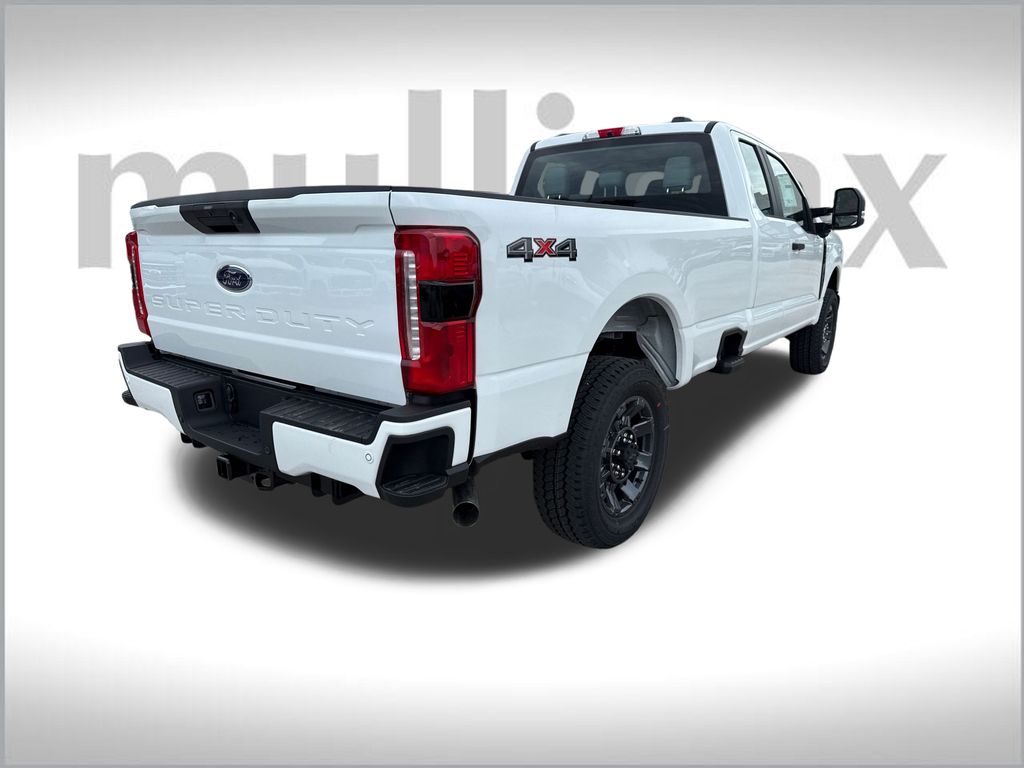 2025 Ford F-350 photo 9