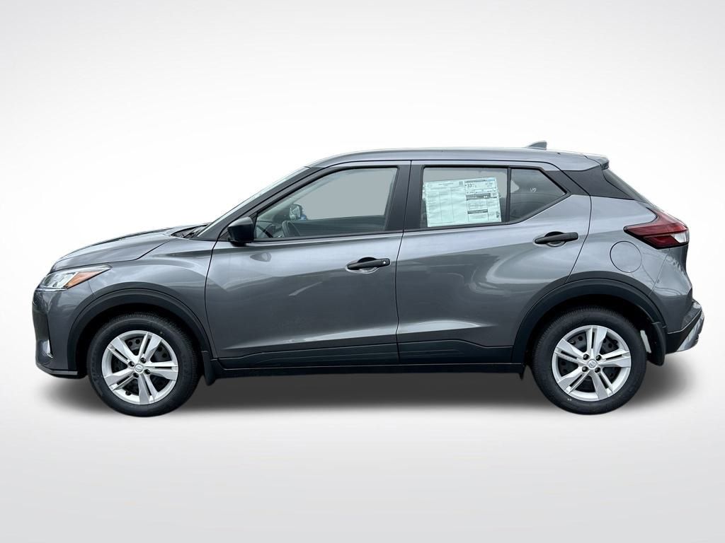 2024 Nissan Kicks S photo 3