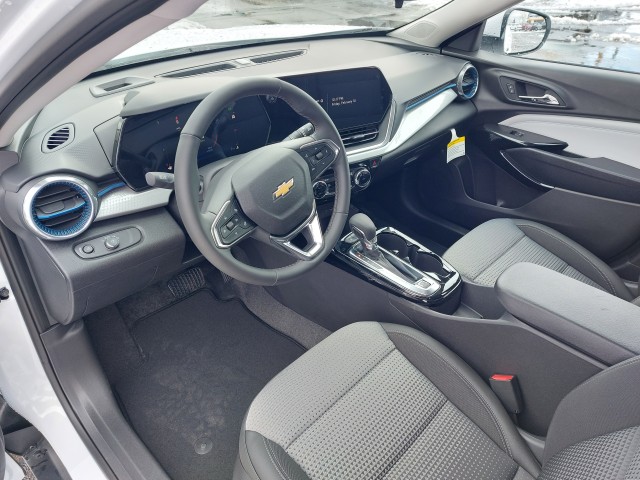 2025 Chevrolet Trax LT photo 10