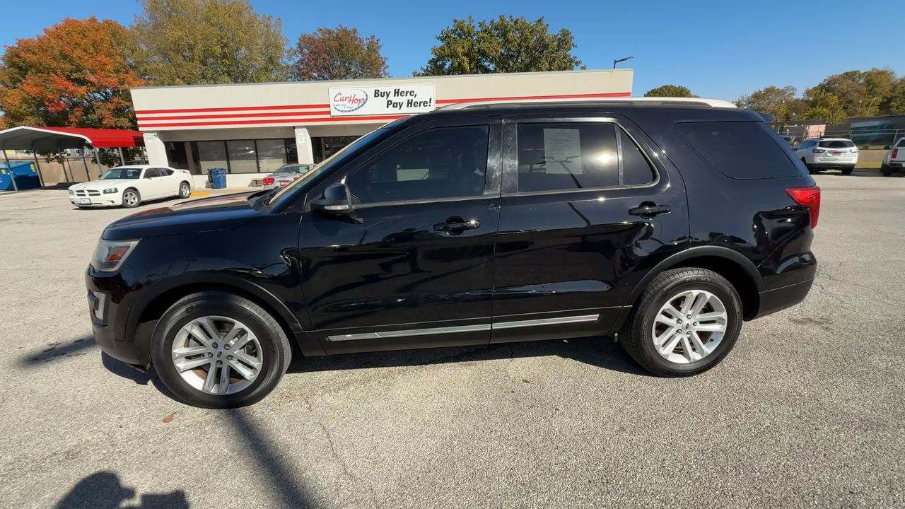 2017 Ford Explorer XLT photo 4