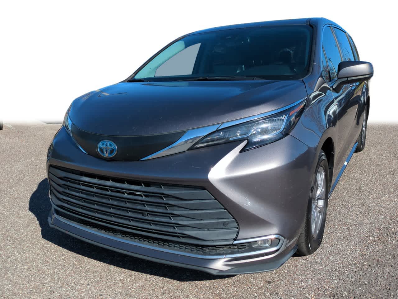 2021 Toyota Sienna XLE's photo