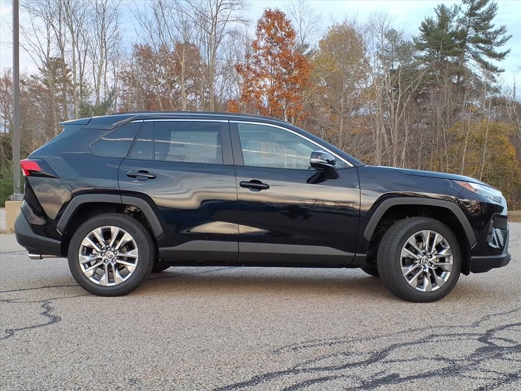 2025 Toyota RAV4 LE Premium photo 2