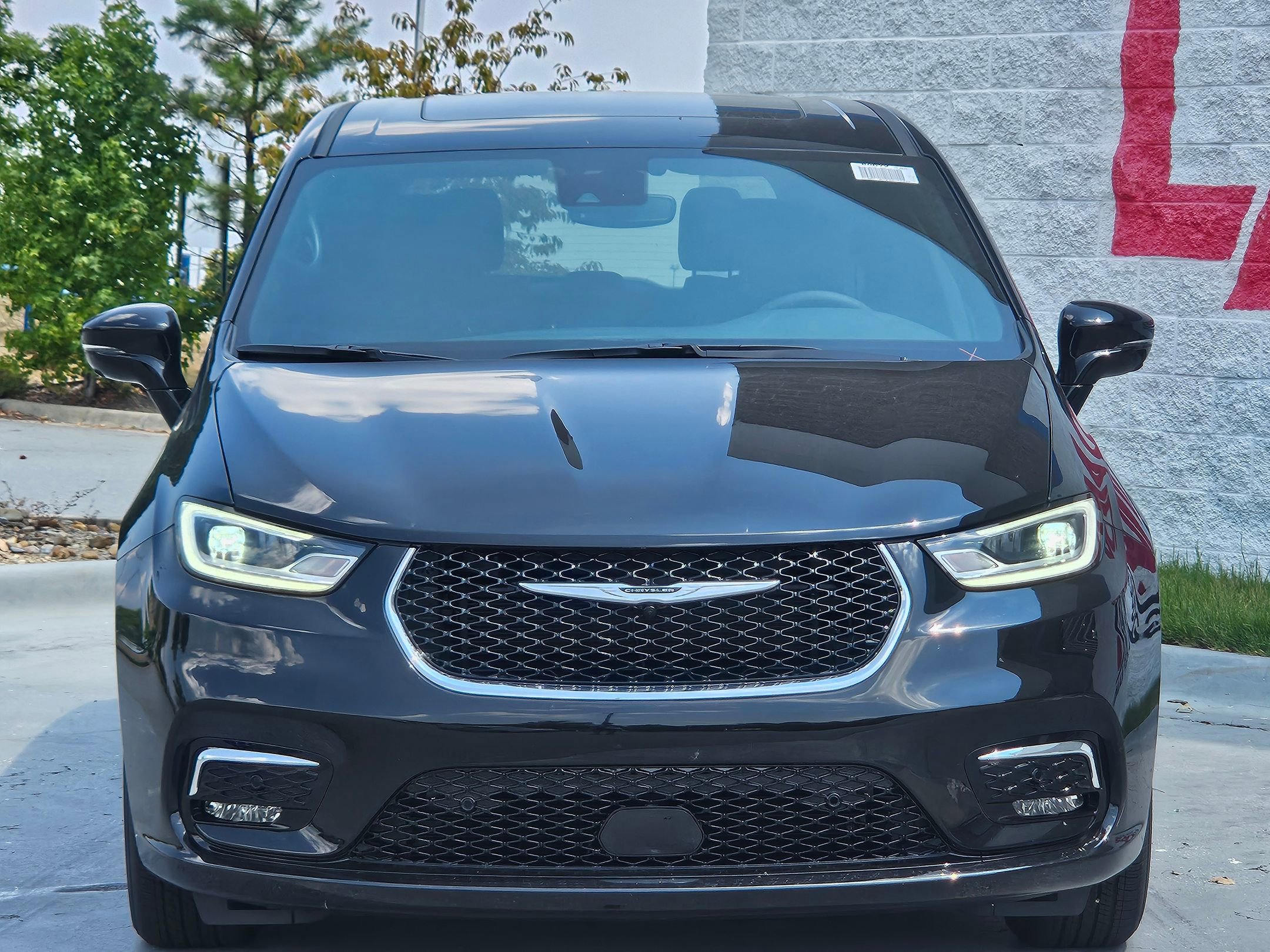 2026 Chrysler Pacifica photo 2