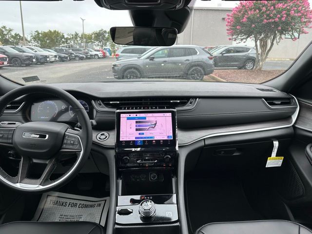 2025 Jeep Grand Cherokee Limited photo 25