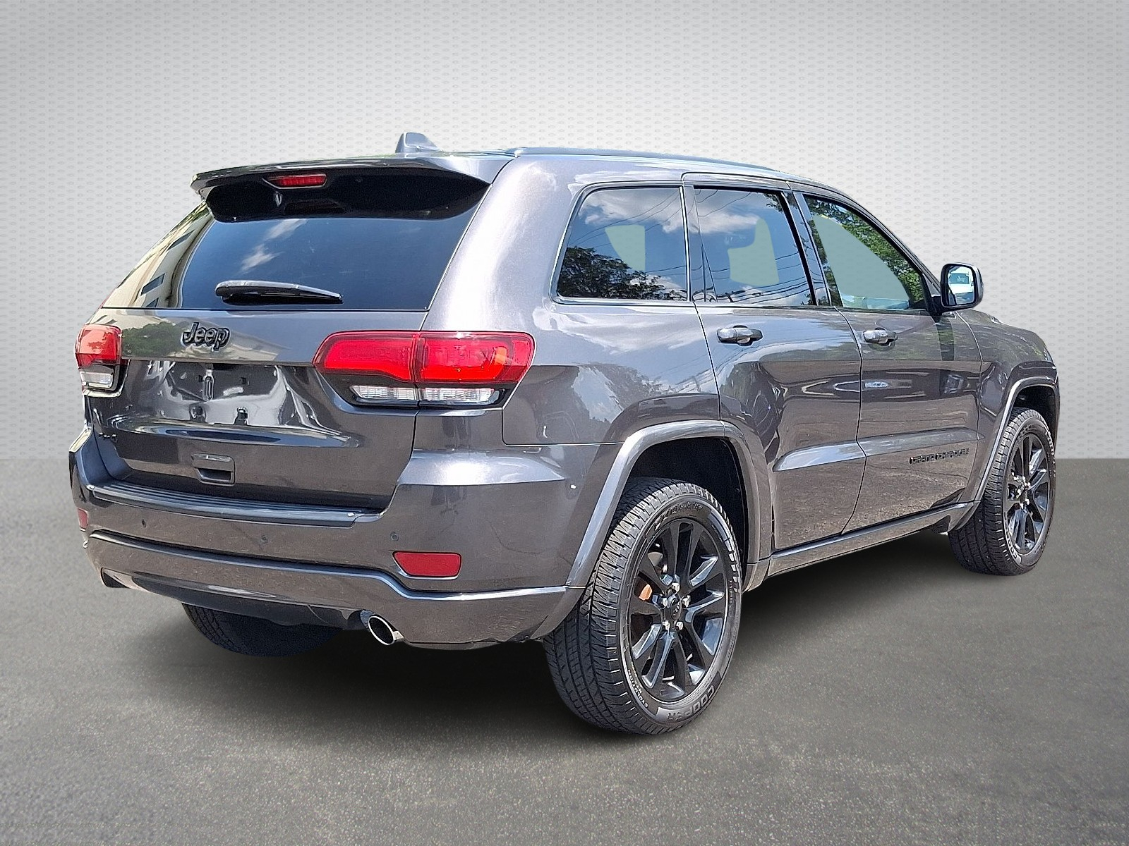 2019 Jeep Grand Cherokee Altitude photo 4