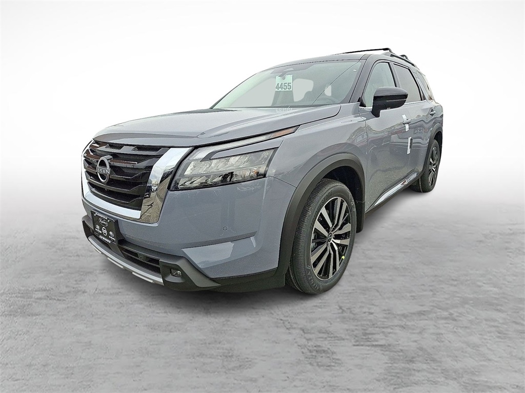 2025 Nissan Pathfinder Platinum photo 3