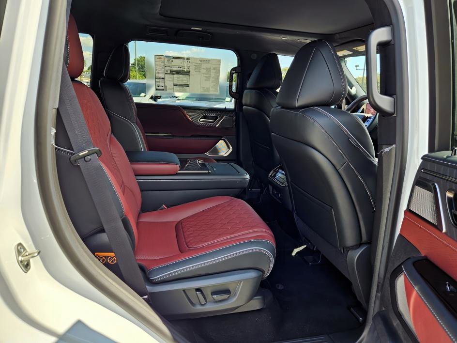 2026 Infiniti QX80 photo 12