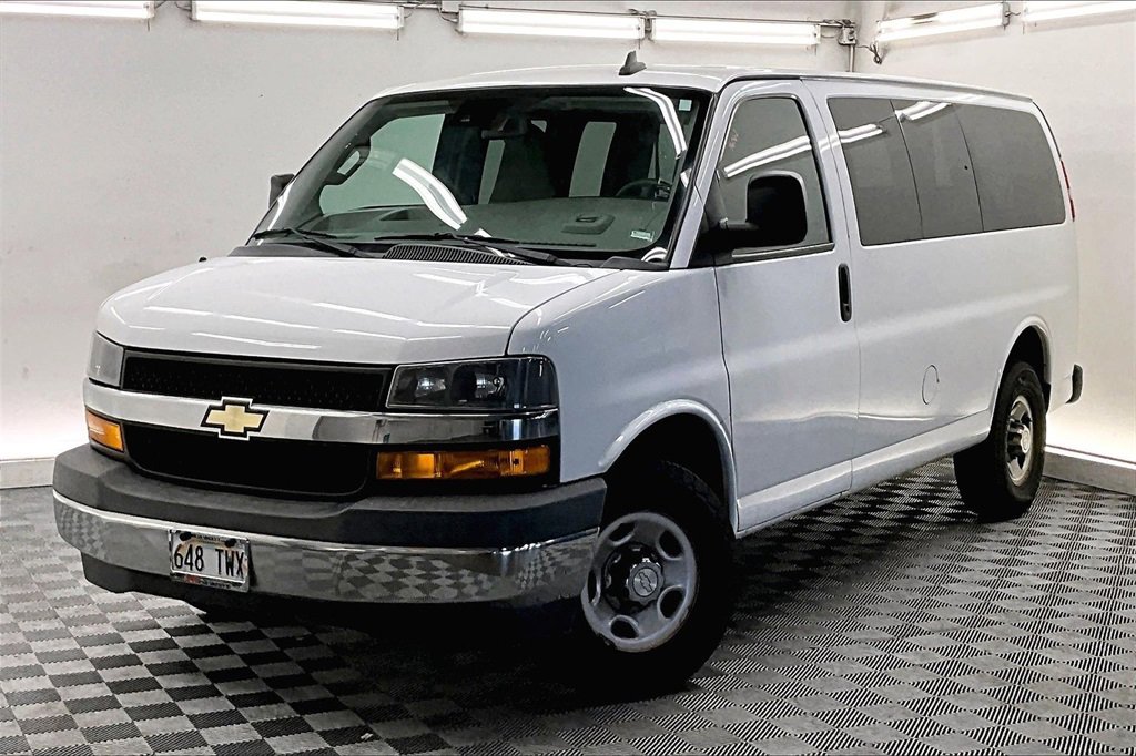2020 Chevrolet Express Passenger LT's photo