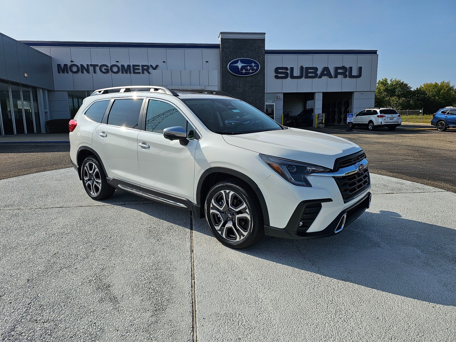 2023 Subaru Ascent Touring's photo